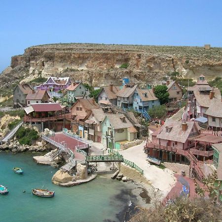 Seafront Apartment With Pool St. Paul's Bay Exterior photo