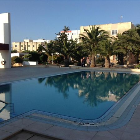 Seafront Apartment With Pool St. Paul's Bay Exterior photo