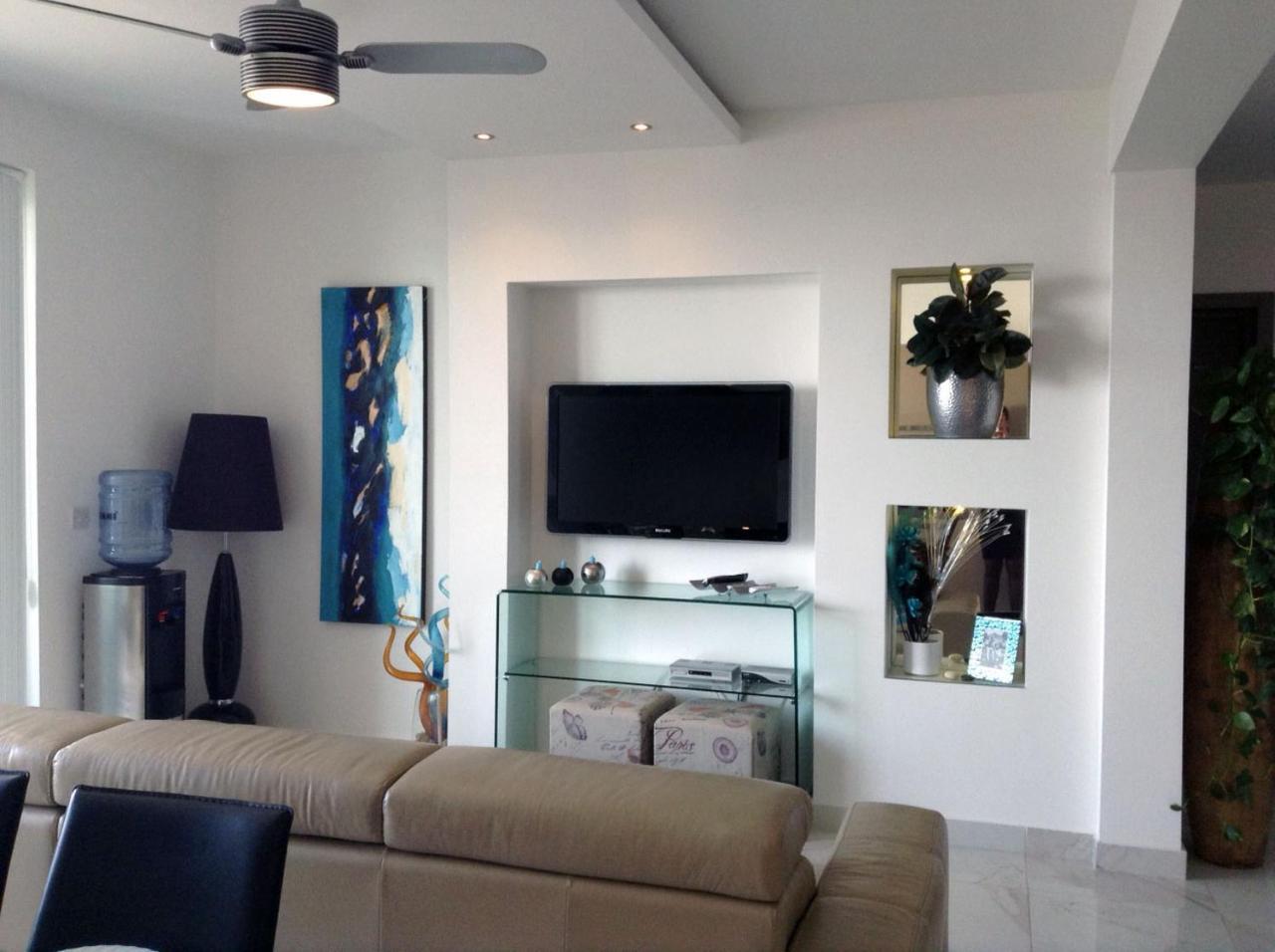 Seafront Apartment With Pool St. Paul's Bay Exterior photo