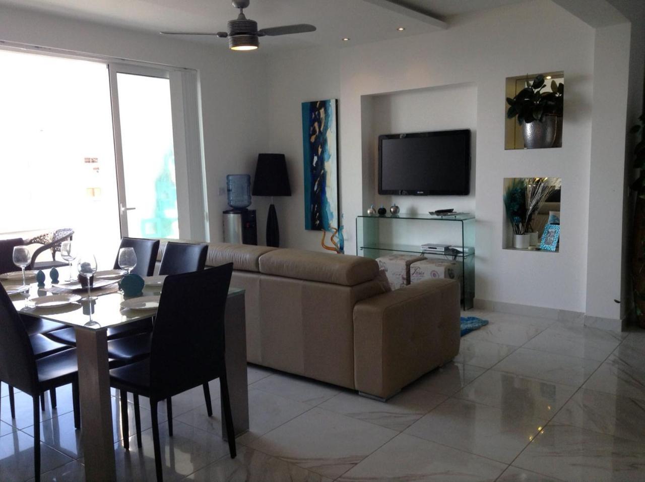 Seafront Apartment With Pool St. Paul's Bay Exterior photo