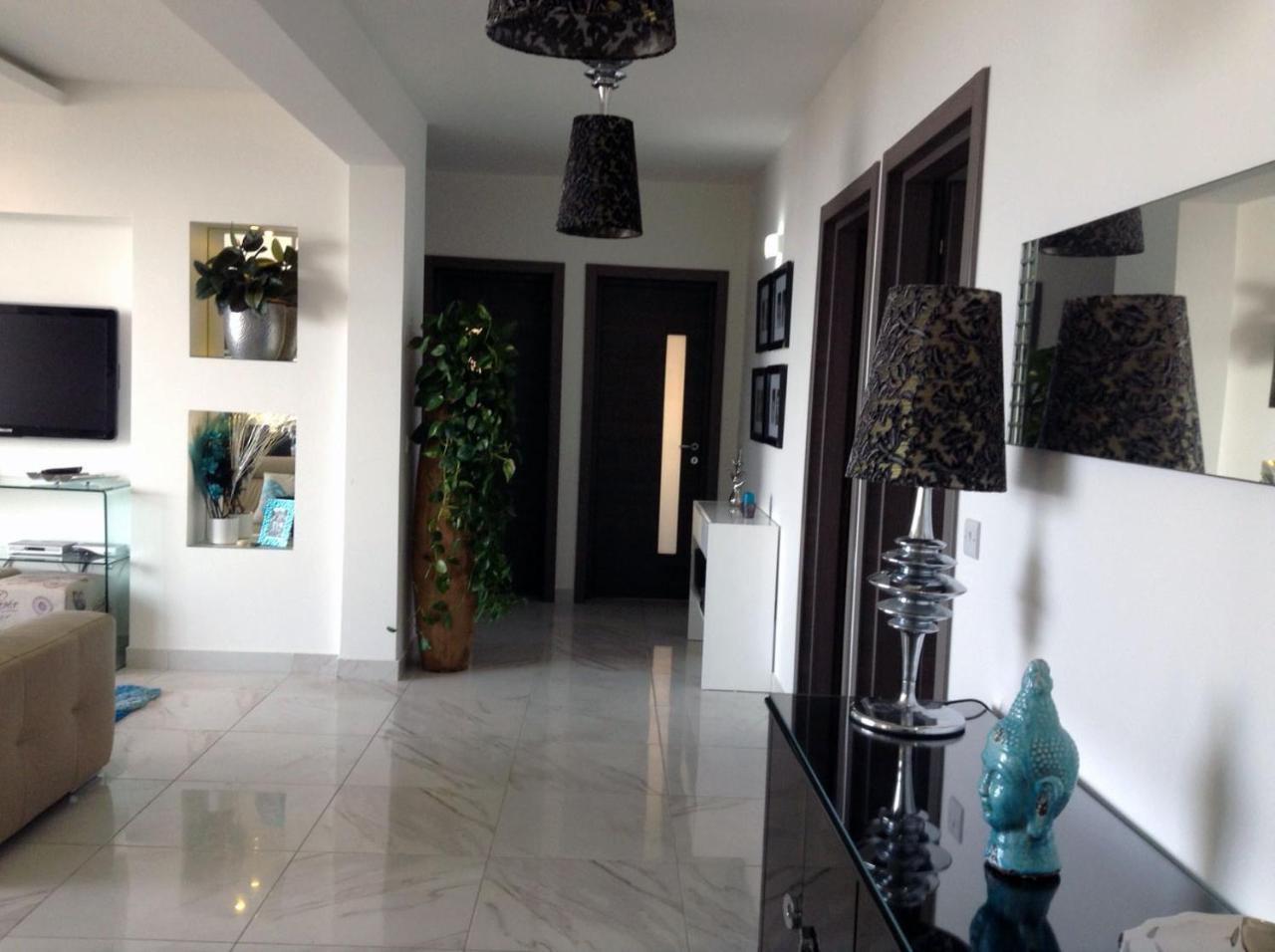 Seafront Apartment With Pool St. Paul's Bay Exterior photo