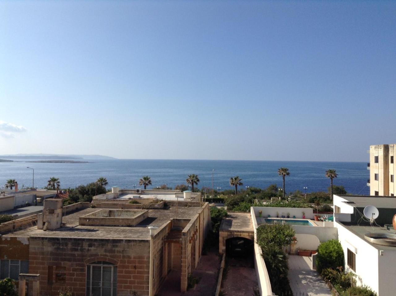 Seafront Apartment With Pool St. Paul's Bay Exterior photo