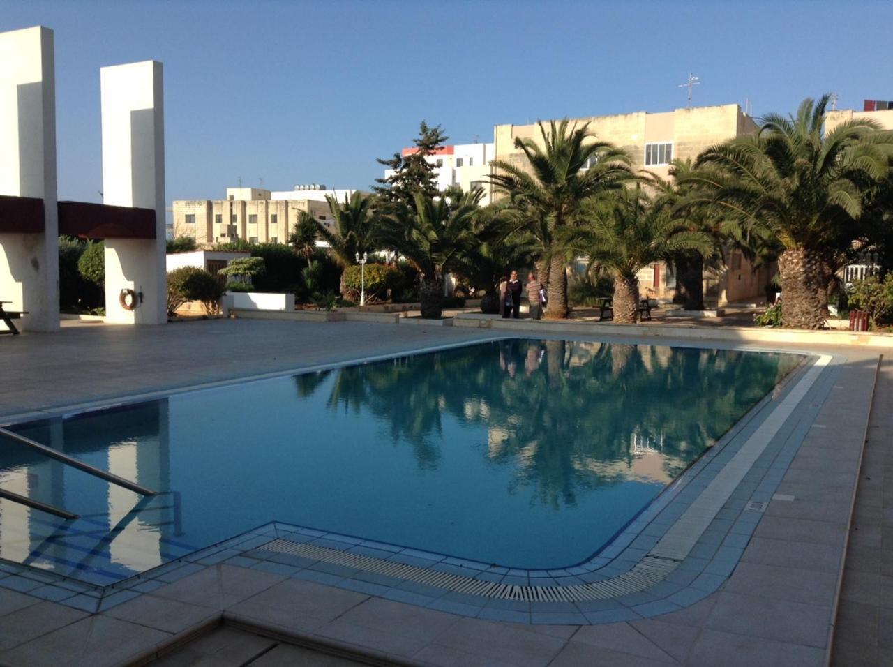 Seafront Apartment With Pool St. Paul's Bay Exterior photo