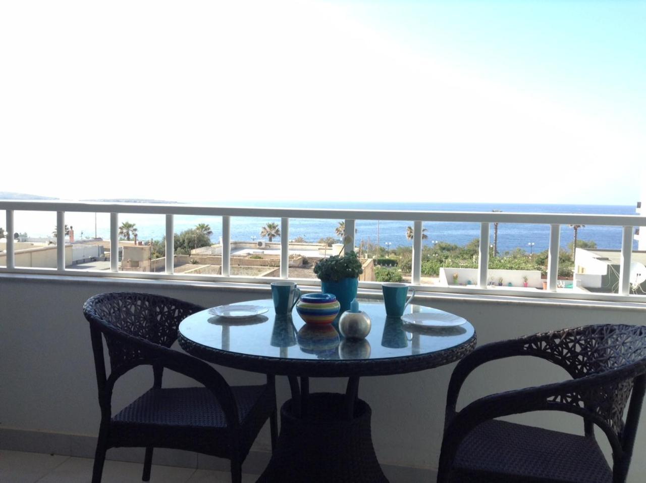 Seafront Apartment With Pool St. Paul's Bay Exterior photo