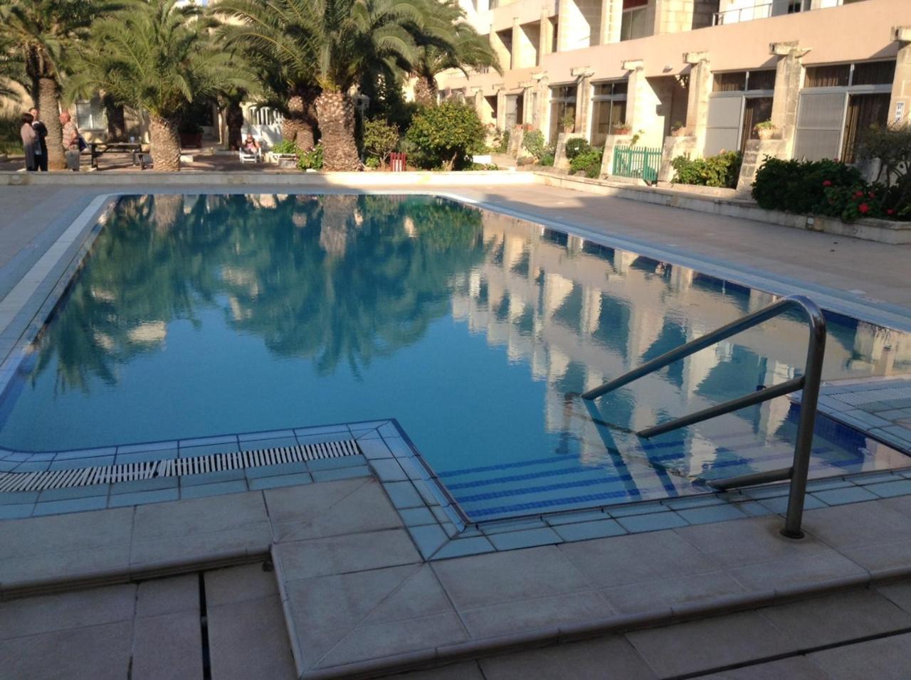 Seafront Apartment With Pool St. Paul's Bay Exterior photo