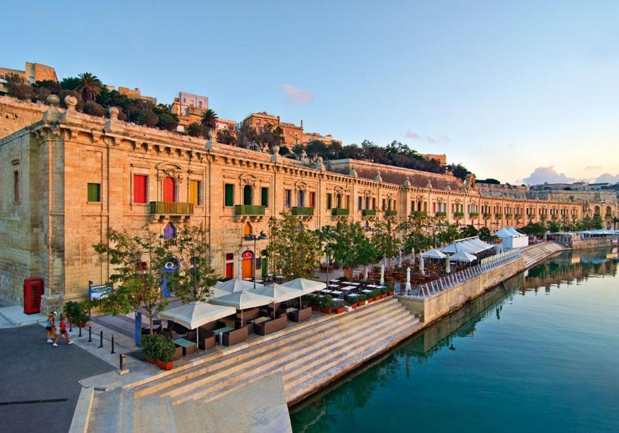 Seafront Apartment With Pool St. Paul's Bay Exterior photo